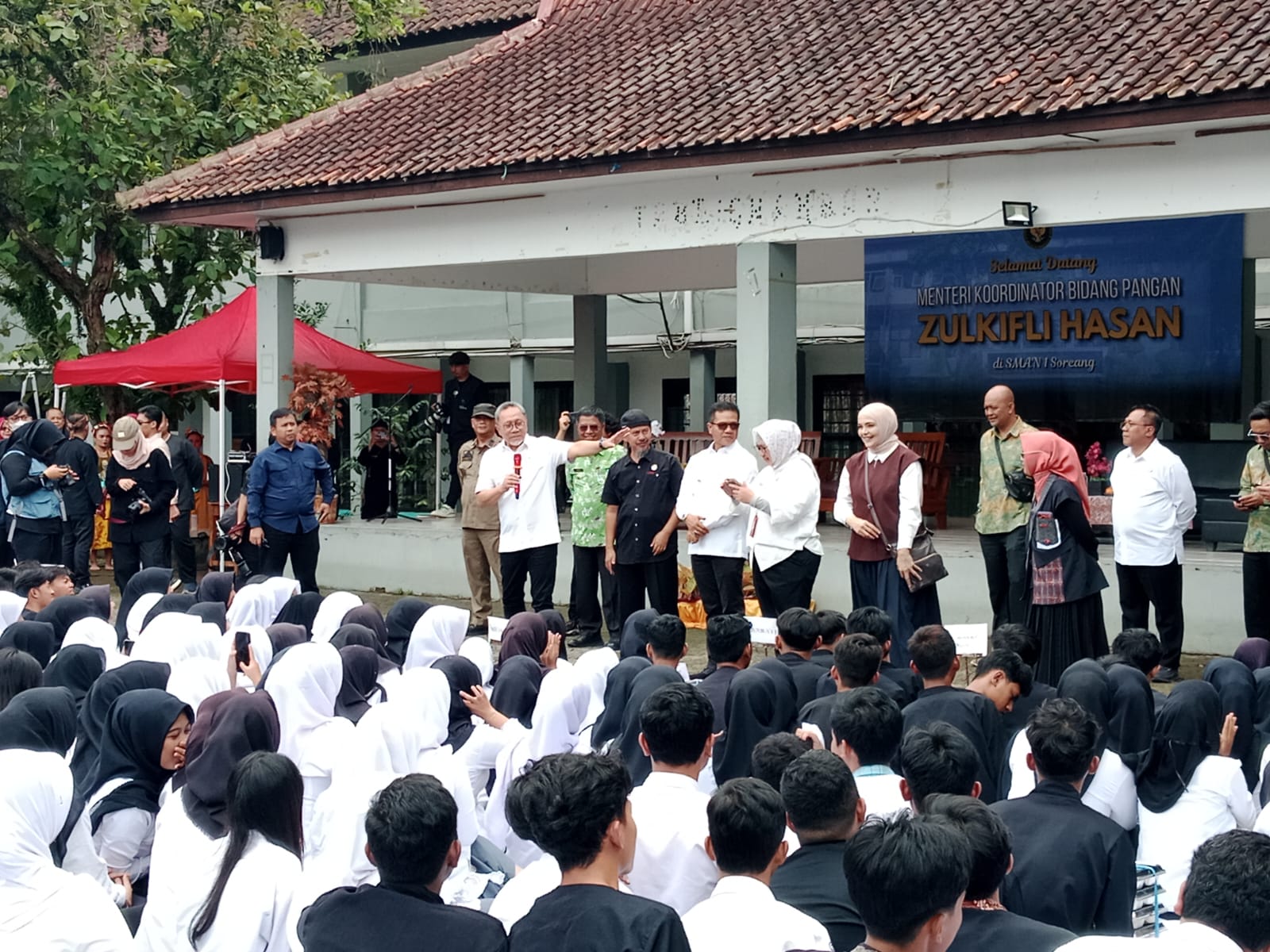  Menko Bidang Pangan Zulhas dan Bupati Bandung Sosialisasikan Program MBG 